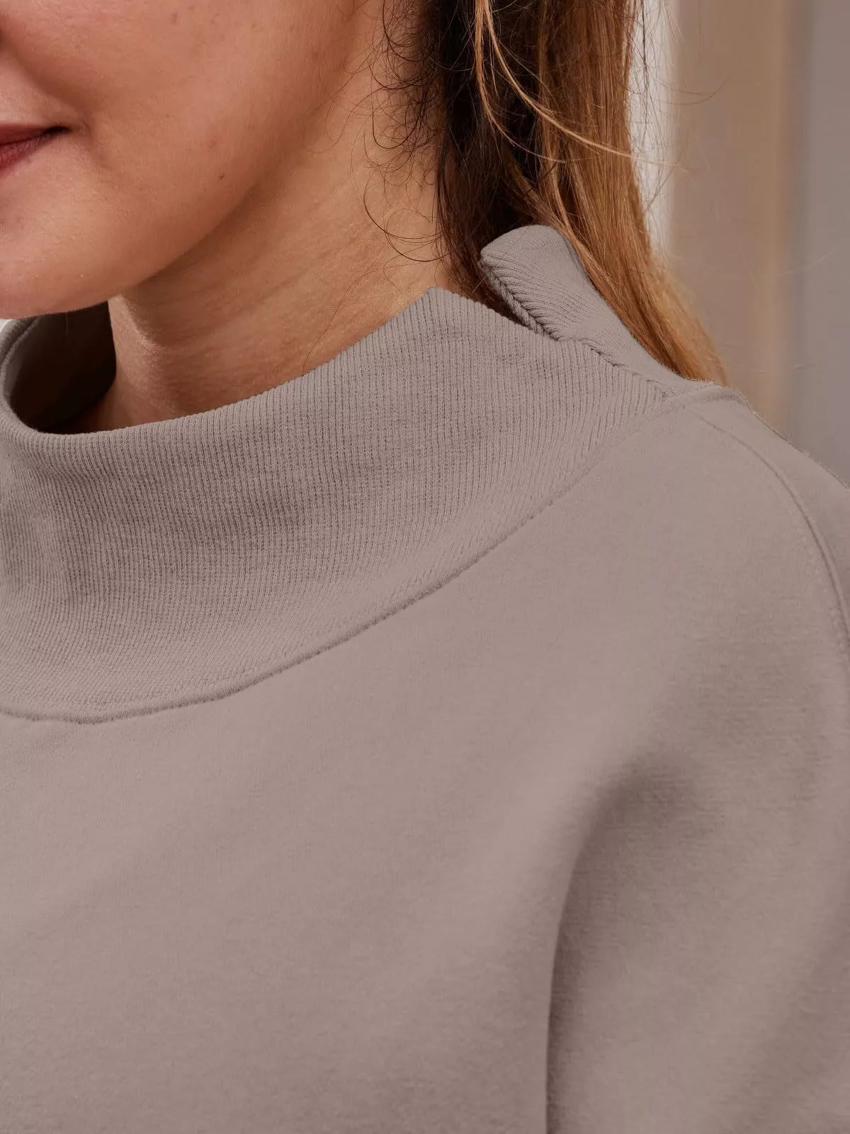Women’s oversized plush fashion hub mock neck sweatshirt with dropped shoulders, casual pullover top in soft fabric