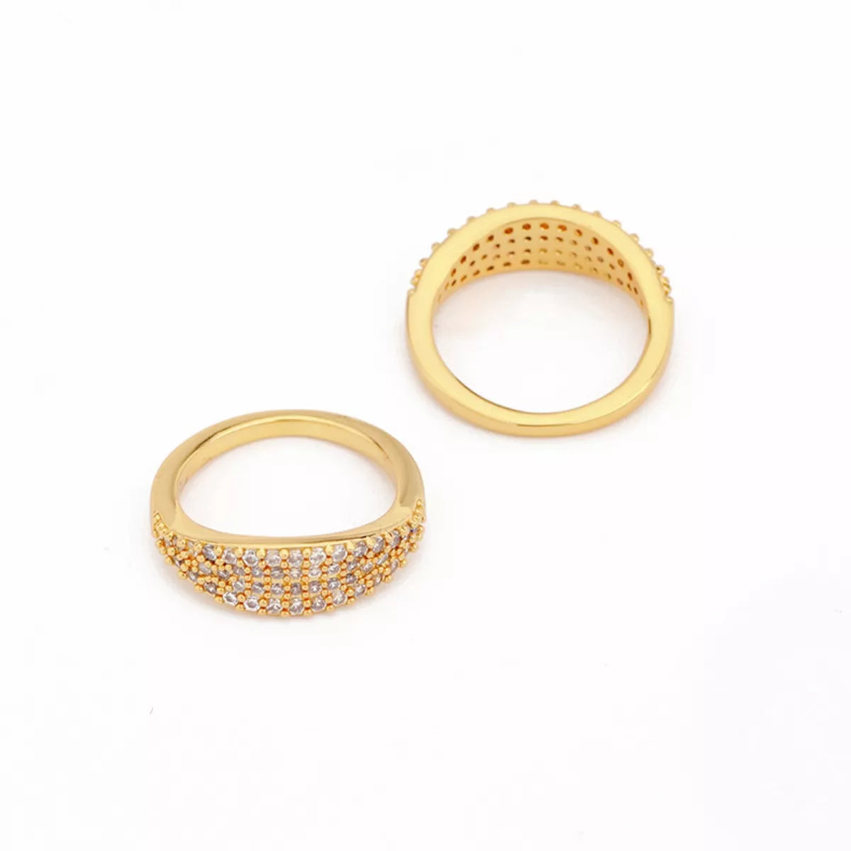 18K gold-plated copper zircon round ring with a shiny band, showcasing a sparkling zircon stone in a sleek design.