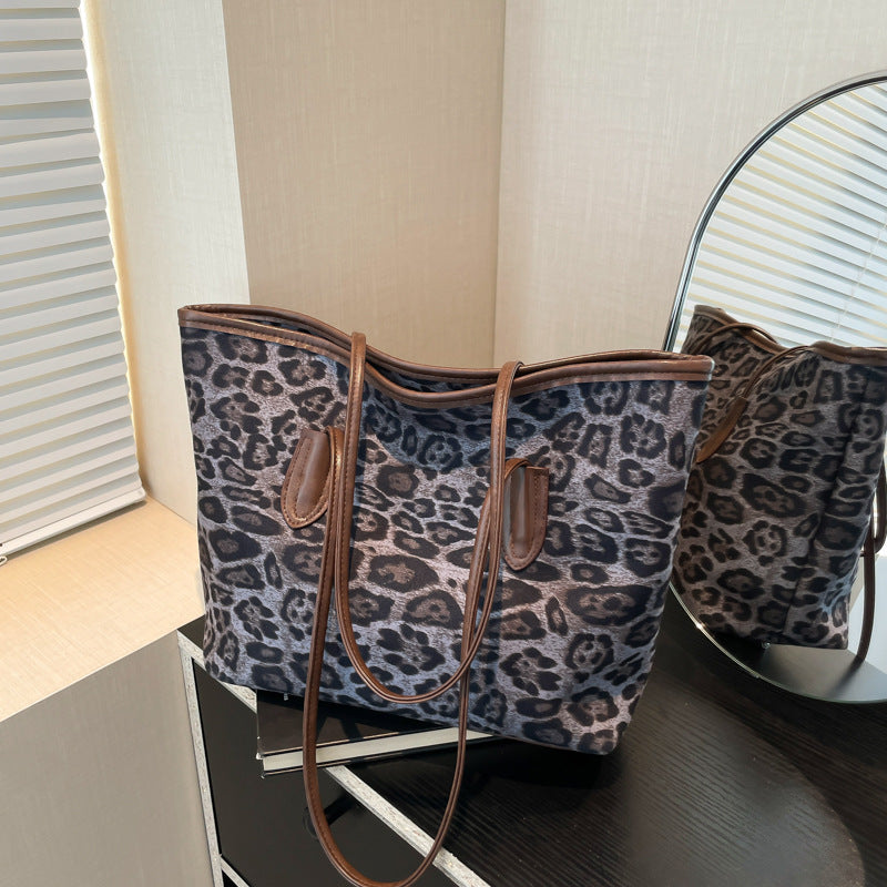Large-capacity leopard-print PU leather shoulder and hand bag for women, stylish Plush Fashion Hub bag with versatile design.