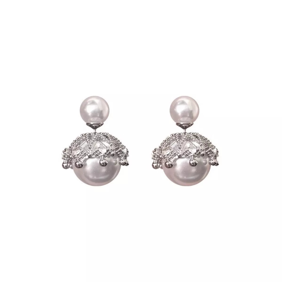 Elegant pearl stud earring from Plush Fashion Hub, showcasing a classic white pearl on a sleek metal post.