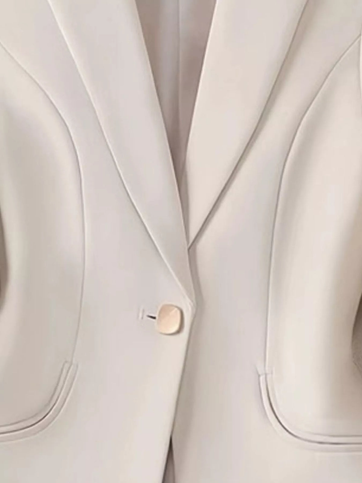 Slim-fit single-button blazer from Trendsi, tailored fit, dark fabric, featuring a classic collar and sleek design.