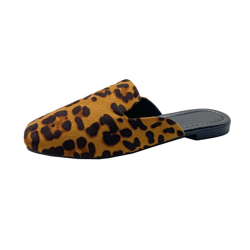 Leopard print pointed toe mules slippers in tan and black from Plush Fashion Hub, showcasing their stylish design.