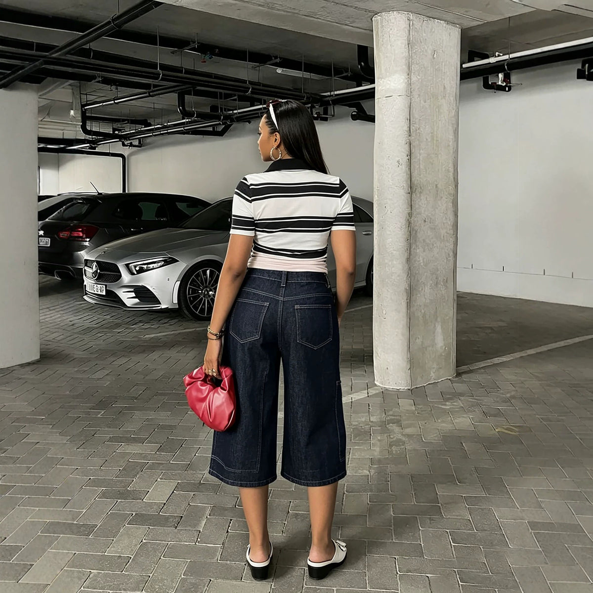 Eprolo seven-eighth denim pants with topstitching and multiple practical pockets, stylish and versatile for casual wear.