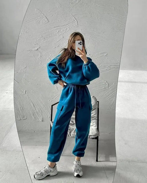 Eprolo women's two-piece hoodie and pants set featuring a comfortable sweatshirt and matching trousers, casual clothing for women