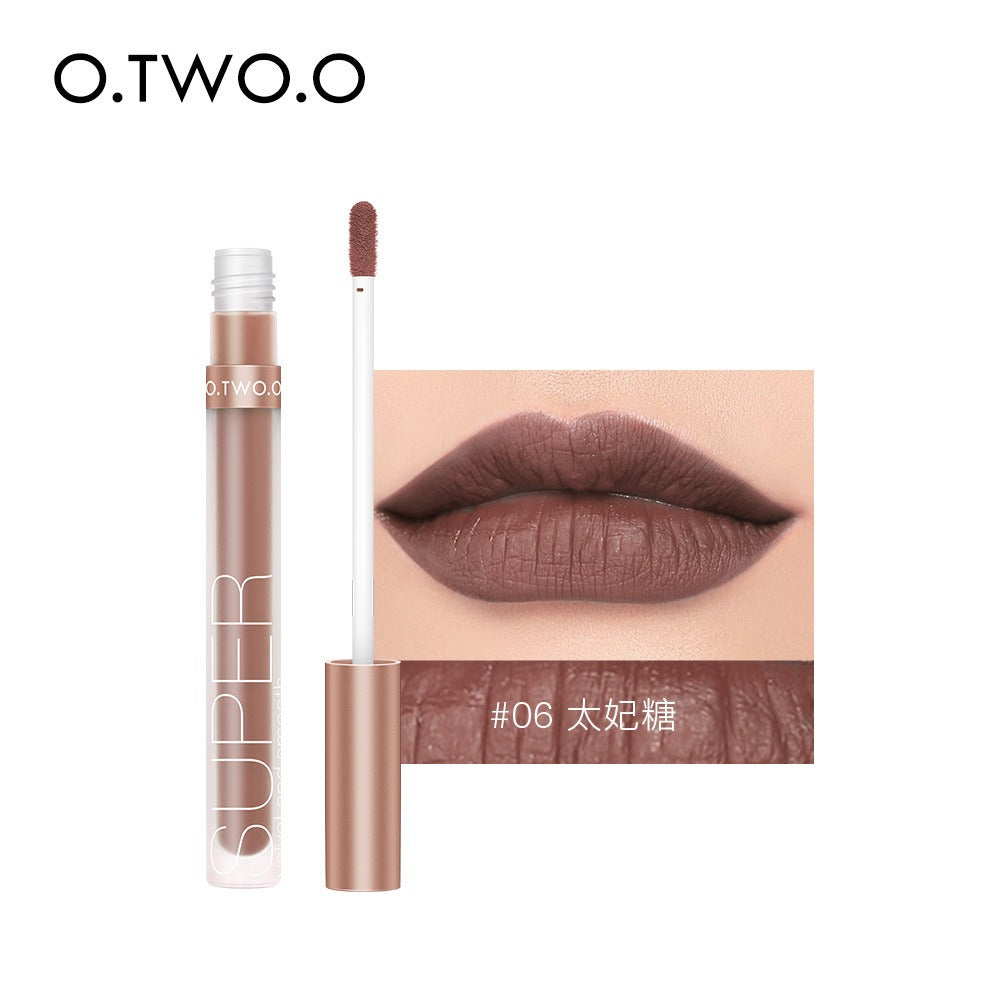 O.TWO.O matte liquid lipstick in shade #06 with a doe-foot applicator and swatches on lips.