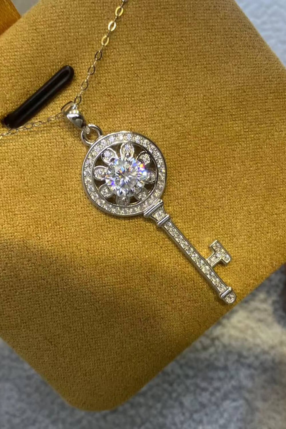 1 Carat Moissanite platinum-plated key pendant necklace with a delicate chain, jewelry piece showcasing sparkling gemstone and elegant design.