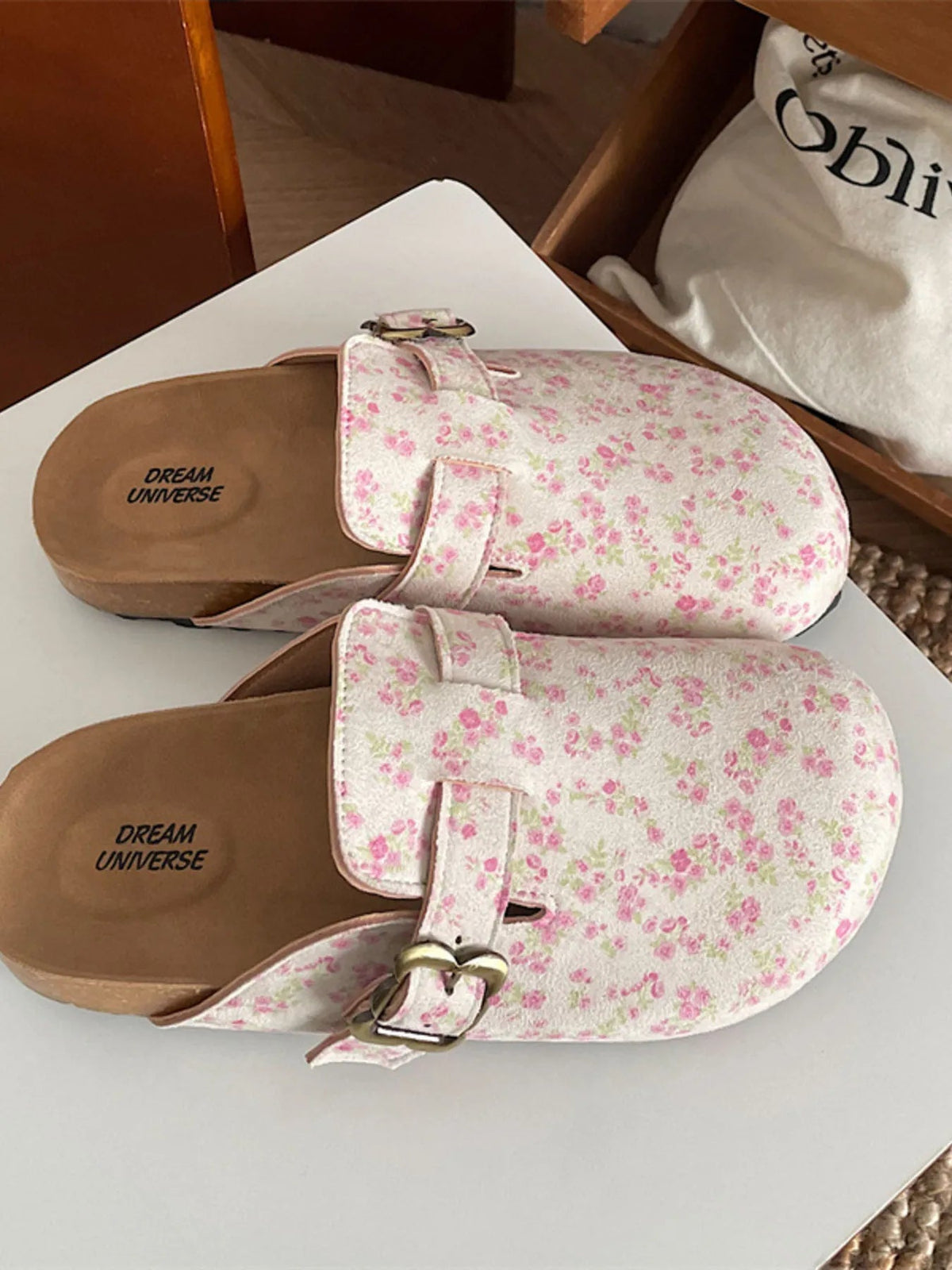 Women’s floral print round toe slip-on casual flats by Plush Fashion Hub, featuring a comfortable design and vibrant floral pattern.
