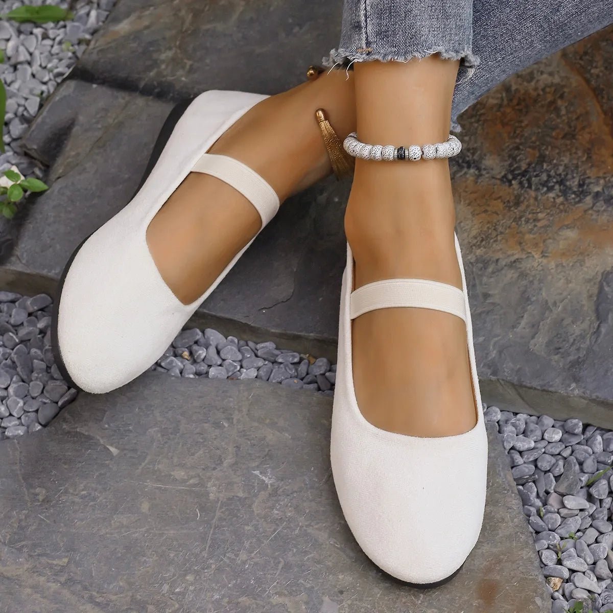 Women’s round toe slip-on casual flats by Plush Fashion Hub, comfortable everyday shoes with a simple, stylish design.